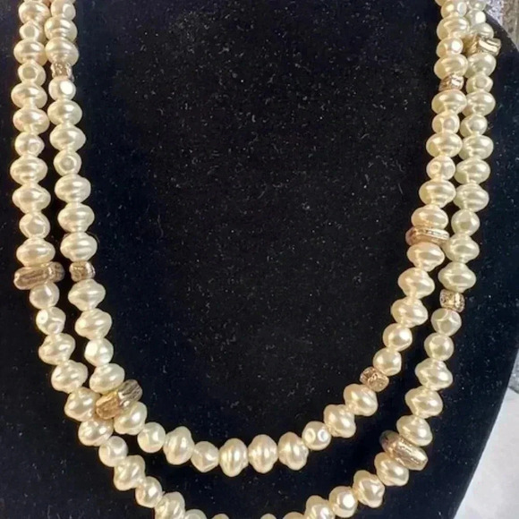 Faux Pearl Necklace - Picture 2 of 4